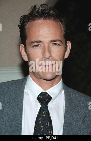 Luke Perry arrivando alla NBC tca Party al Ritz Carlton di Passadena. 22 gennaio 2006.PerryLuke006 Red Carpet Event, verticale, STATI UNITI D'AMERICA, industria cinematografica, celebrità, fotografia, Bestof, arte cultura e intrattenimento, Topix celebrità moda / Verticale, meglio di, evento nella vita di Hollywood - California, moquette rossa e dietro le quinte, USA, industria cinematografica, celebrità, movie celebrità, personaggi televisivi, musica celebrità, fotografia, Bestof, arte cultura e intrattenimento, Topix, headshot, verticale, una persona, dall'anno , 2006, inchiesta tsuni@Gamma-USA.com Foto Stock