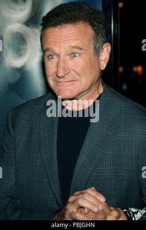 Robin Williams arrivando all uomo dell'anno premiere al Chinese Theatre di Los Angeles. headshot WilliamsRobin 47 Red Carpet Event, verticale, STATI UNITI D'AMERICA, industria cinematografica, celebrità, fotografia, Bestof, arte cultura e intrattenimento, Topix celebrità moda / Verticale, meglio di, evento nella vita di Hollywood - California, moquette rossa e dietro le quinte, USA, industria cinematografica, celebrità, movie celebrità, personaggi televisivi, musica celebrità, fotografia, Bestof, arte cultura e intrattenimento, Topix, headshot, verticale, una persona, dall'anno , 2006, inchiesta tsuni@Gamma-USA.com Foto Stock