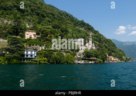 Dettagli degli edifici che si trovano sul lago di Como, Italia Foto Stock