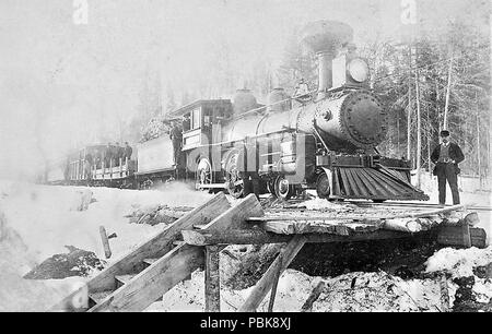 . Inglese: il Quebec e il Lago Saint-John Railway : locomotiva e la ferrovia dipendenti Français : Ligne de chemin de fer de Québec au lac SAINT-JEAN : locomotore et employés des chemins de fer . tra il 1887 e il 1890 931 locomotore ferroviario e i dipendenti Foto Stock