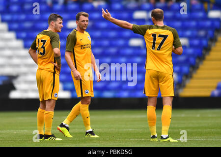 Brighton & Hove Albion's Pascal Gross, Brighton & Hove Albion's Dale Stephens e Brighton & Hove Albion's Glenn Murray uno scambio di parole durante la pre-stagione amichevole presso il St Andrew's trilioni di Trofeo Stadium, Birmingham. Foto Stock