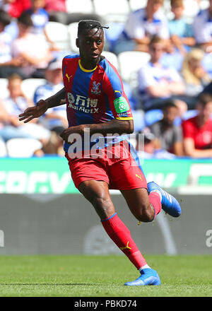 Palazzi di cristallo Aaron Wan-Bissaka durante la pre-stagione amichevole al Madejski Stadium, lettura. Stampa foto di associazione. Picture Data: Sabato 28 Luglio, 2018. Vedere PA storia SOCCER la lettura. Foto di credito dovrebbe leggere: Mark Kerton/filo PA. Restrizioni: solo uso editoriale nessun uso non autorizzato di audio, video, dati, calendari, club/campionato loghi o 'live' servizi. Online in corrispondenza uso limitato a 75 immagini, nessun video emulazione. Nessun uso in scommesse, giochi o un singolo giocatore/club/league pubblicazioni. Foto Stock