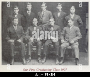 748 HCTHS-1907-1stgrads Foto Stock