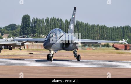 Leonardo Aermacchi M-346FA - Multirole variante in grado di aria-aria e aria-superficie combattere con advanced radar e caratteristiche stealth Foto Stock