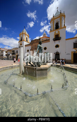 Città di Ronda in Andalusia, sud della Spagna, famosa per il suo ponte sopra la gola. Foto Stock