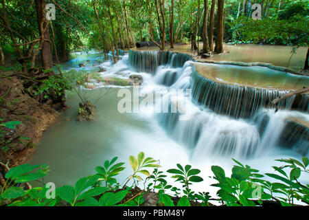 Huay Mae Kamin cascata in Kanjanaburi, Thailandia Foto Stock