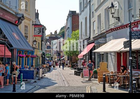 George Street nella zona vecchia di Hastings East Sussex England Regno Unito Foto Stock