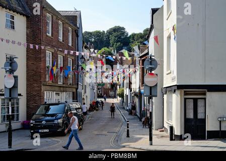 Courthouse Street nella zona vecchia di Hastings East Sussex England Regno Unito Foto Stock