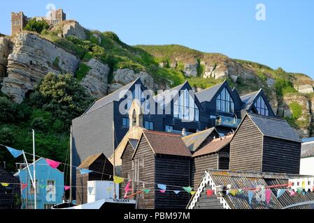 Appartamenti moderni e storici capannoni netto in East Cliff area di Hastings East Sussex England Regno Unito Foto Stock