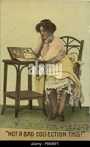 881 Lady in posa, guardando una cartolina a un album con la gonna sollevata (BNI 423578) Foto Stock