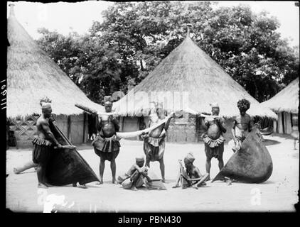 991 Mangbetu, riproduzione di canzone in avorio intagliato horn AMNH 111901 Foto Stock