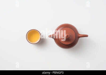 Asia cultura e design concept - freschi Taiwan tè oolong e teiera Foto Stock
