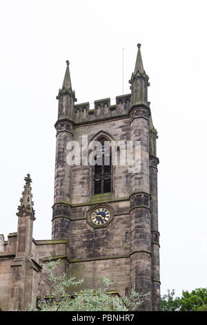 La torre campanaria di Stoke Minster in Stoke-On-Trent, Inghilterra. La Cattedrale è dedicata a San Pietro ad Vincula (San Pietro in Catene). Foto Stock