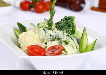 Deliziosa Insalata di broccoli con yogurt Foto Stock