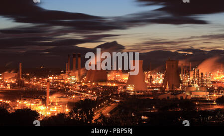 Grangemouth raffineria di petrolio al tramonto Foto Stock