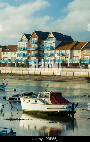 Sera d'estate sul fiume Adur a Shoreham West Sussex, in Inghilterra. Foto Stock