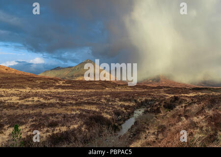 Meteo drammatica , Sligachan , Isola di Skye , Scozia Foto Stock