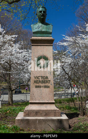 Busto di Irish compositore nato Agosto Victor Herbert nel Central Park di New York, Stati Uniti d'America Foto Stock