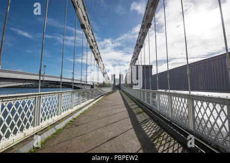 Il famoso ponte sospeso sul fiume Conwy, Galles del Nord, Regno Unito. Foto Stock