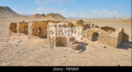 Le antiche rovine di sepoltura zoroastriana complesso con edifici cerimoniali - Khaiele e torri del silenzio (Dakhma) per la sepoltura rituale, Yazd, Iran. Foto Stock