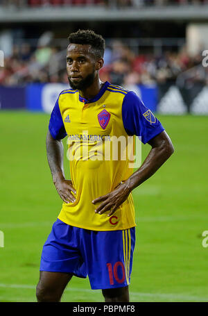 Washington DC, Stati Uniti d'America. 28 Luglio, 2018. Colorado Rapids centrocampista #10 Kellyn Acosta durante una sequenza di lunghezza massima MLS partita di calcio tra D.C. Uniti e Colorado Rapids al campo Audi a Washington DC. Justin Cooper/CSM/Alamy Live News Foto Stock