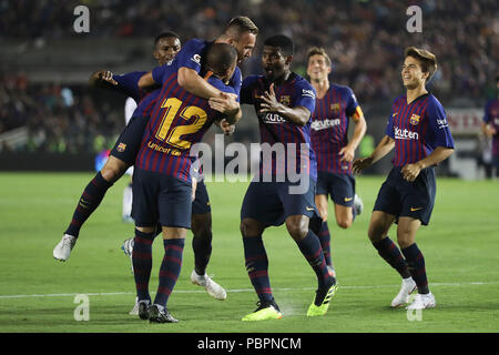 Luglio 28, 2018: Barcellona centrocampista Ivan Rakitic (4) celebra il suo obiettivo con i tuoi compagni di squadra nel gioco tra il FC Barcelona e Tottenham Hotspur, International Champions Cup, Rose Bowl, Pasadena, CA. Stati Uniti d'America. Fotografo: Pietro Joneleit Foto Stock