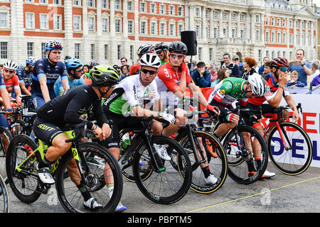 Londra, UK, 28 luglio 2018. Mark Cavendish all'inizio durante at Prudential RideLondon Surrey Classic 2018 Domenica, Luglio 29, 2018 Londra Inghilterra: foto : Taka G Wu Foto Stock