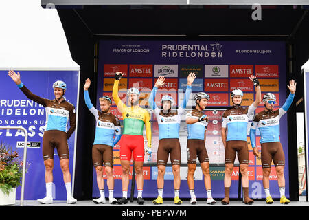 Londra, UK, 28 luglio 2018. Team AG2R La Mondiale Pro Cycling alla presentazione piloti durante at Prudential RideLondon Surrey Classic 2018 Domenica, Luglio 29, 2018 Londra Inghilterra: foto : Taka G Wu Foto Stock