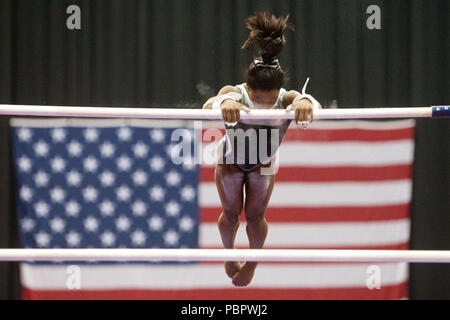 Columbus, Schottenstein Center, STATI UNITI D'AMERICA. 27 Luglio, 2018. USA Gymnastics GK Classic - Schottenstein Center, Columbus, OH - Luglio 28th, 2018. Simone Biles compete sul bar del centro Schottenstein in Columbus, OH; negli Stati Uniti la ginnastica GK Classic nella senior division. Simone Biles ha vinto la tonda con Riley McCusker secondo e Morgan Hurd terzo. - Foto di Wally nellâ/ZUMA Premere Credito: Wally nellâ/ZUMA filo/Alamy Live News Foto Stock