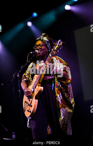 WOMAD Festival, Charlton Park, Wiltshire, Regno Unito. Il 29 luglio 2018. Mélissa Laveaux, nato e cresciuto in Canada di genitori haitiani, suona dal vivo nel Siam tenda DEL FESTIVAL WOMAD. Credito: Francesca Moore/Alamy Live News Foto Stock