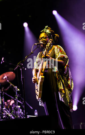 WOMAD Festival, Charlton Park, Wiltshire, Regno Unito. Il 29 luglio 2018. Mélissa Laveaux, nato e cresciuto in Canada di genitori haitiani, suona dal vivo nel Siam tenda DEL FESTIVAL WOMAD. Credito: Francesca Moore/Alamy Live News Foto Stock