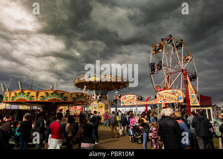 Bray, Co. Wicklow, Irlanda. Il 29 luglio 2018. Luna park e altre attrazioni. Credito: Douglas O'Connor Alamy Live News. Foto Stock