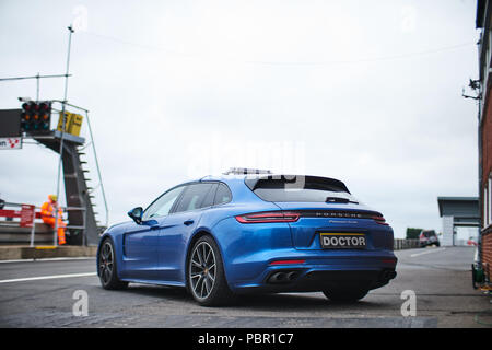 Norwich, Norfolk, Regno Unito. 29 Luglio, 2018. BTCC medico la Porsche Panamera Turbo durante la Dunlop MSA British Touring Car Championship a Snetterton circuito di Indy. Foto di gergo Toth / Alamy Live News Foto Stock