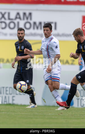 Dawid Kownacki (Sampdoria) durante l'italiano la pre-stagione amichevole tra Parma 1-3 Sampdoria presso lo Stadio Briamasco sulla luglio 28, 2018 a Trento, Italia. Credito: Maurizio Borsari/AFLO/Alamy Live News Foto Stock