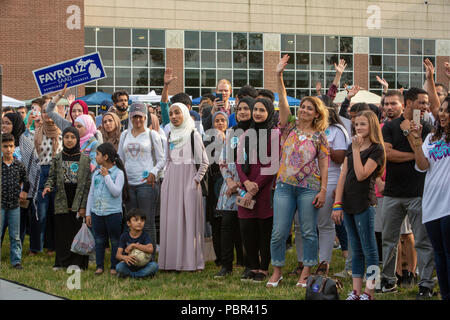 Dearborn, Michigan STATI UNITI D'America - 29 Luglio 2018 - un musulmano uscire la votazione rally, sponsorizzato da numerose comunità musulmana delle organizzazioni. Il rally di intrattenimento in primo piano e interventi da musulmani e altri progressiva candidati politici. Credito: Jim West/Alamy Live News Foto Stock