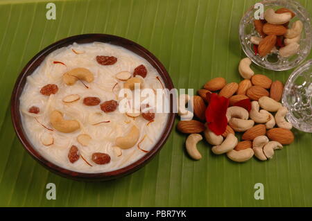 Semiya paayasam,o vermicelli kheer,un famoso indian dessert servito durante le occasioni speciali come matrimoni e feste Feste,fatta di latte,lo zucchero Foto Stock