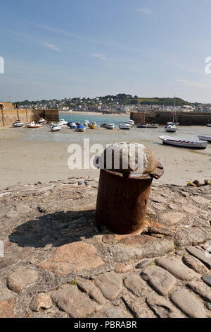 La parrocchia di san Michele Monte Harbour, guardando verso Marazion, Cornwall, Regno Unito Foto Stock