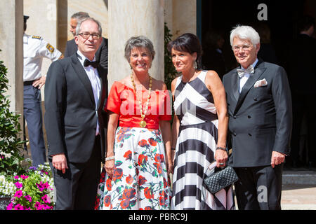 (V.l.) prof. Il Dott. Stefan Leible (Präsident Uni Bayreuth), Brigitte Merk-Erbe, Monika Görtz-Leible, Thomas Erbe Foto Stock