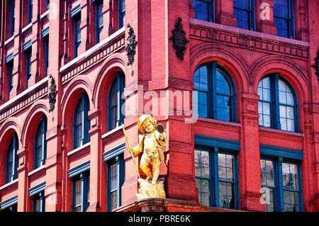 Edifici di appartamenti e sui tetti degli edifici della città di New York, New York. Foto Stock