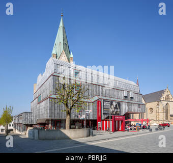 Arcivescovile Museo Diocesano, architetto Gottfried Böhm, nella parte anteriore della cattedrale di Paderborn, Paderborn, East Westfalia Foto Stock