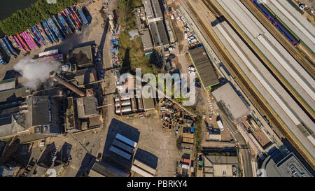Vedute aeree dell'ex sede della Brains Brewery di Cardiff, Galles. Ora il sito del moderno Central Quay sulle rive del fiume Taff Foto Stock
