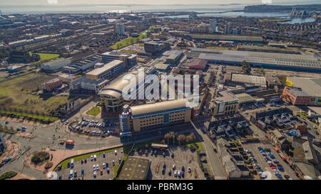 Vedute aeree dell'ex stabilimento della fabbrica di birra Brains, ora sede dello sviluppo di Central Quay nel centro di Cardiff, Galles, Regno Unito: Phillip Roberts Foto Stock