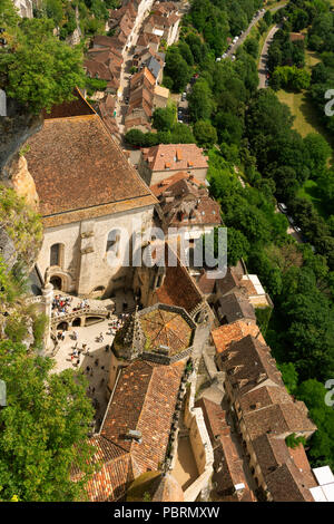 Vista del villaggio e la valle di Alzou , città di pellegrinaggio di Rocamadour, Dipartimento del Lot, Occitanie, Francia, Europa Foto Stock