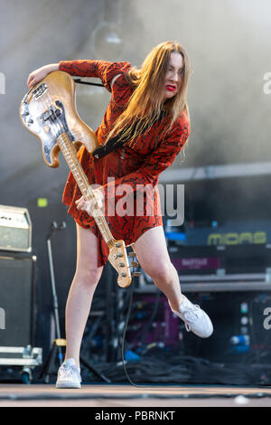 Haim performing live al primo giorno del Rock in Rio Lisboa 2018, Portogallo con: Este Haim dove: Lisboa Lisboa Portogallo quando: 23 giu 2018 Credit: Rui M Leal/WENN.com Foto Stock