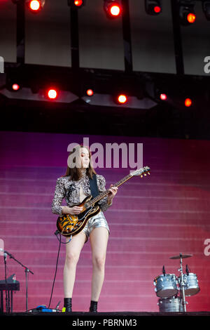 Haim performing live al primo giorno del Rock in Rio Lisboa 2018, Portogallo con: Alana Haim dove: Lisboa Lisboa Portogallo quando: 23 giu 2018 Credit: Rui M Leal/WENN.com Foto Stock