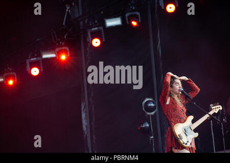 Haim performing live al primo giorno del Rock in Rio Lisboa 2018, Portogallo con: Este Haim dove: Lisboa Lisboa Portogallo quando: 23 giu 2018 Credit: Rui M Leal/WENN.com Foto Stock