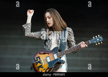 Haim performing live al primo giorno del Rock in Rio Lisboa 2018, Portogallo con: Alana Haim dove: Lisboa Lisboa Portogallo quando: 23 giu 2018 Credit: Rui M Leal/WENN.com Foto Stock