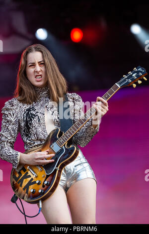 Haim performing live al primo giorno del Rock in Rio Lisboa 2018, Portogallo con: Alana Haim dove: Lisboa Lisboa Portogallo quando: 23 giu 2018 Credit: Rui M Leal/WENN.com Foto Stock