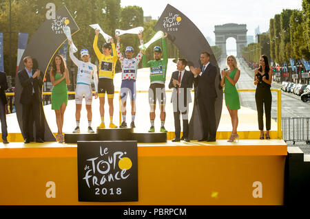 Team Sky della Geraint Thomas in maglia gialla vince il generale classificazione generale, Slovacchia Peter Sagan in maglia verde vince la categoria di punti, in Francia la Pierre Roger Latour vince il giovane pilota della categoria in maglia bianca e quella della Francia Julian Alaphilippe nella Polka Dot jersey vince la montagna categoria dopo la fase 21 del Tour de France. Foto Stock