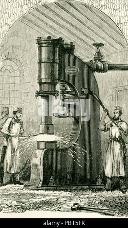 Questa illustrazione risale al 1870 e mostra Nasmyth del martello a vapore. James Nasmyth era un ingegnere scozzese che ha guadagnato la fama per il suo sviluppo del martello a vapore. Egli è stato co-fondatore di Nasmyth, Gaskell Società e i produttori di macchine utensili. Con il martello di vapore, il vapore viene immesso sotto il pistone che viene così aumentata a qualsiasi altezza richiesta entro i limiti della corsa. Quando la comunicazione con la caldaia è spento e il vapore sotto il pistone viene lasciata sfuggire il pistone, con la massa di ironforming il martello attaccata al pistone-biella, cade per il proprio peso. Thi Foto Stock